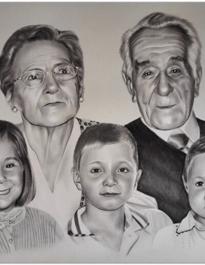 Retrato de abuelos y nietos (varias fotografías por separado).